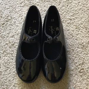 Girls Black Tap Shoe